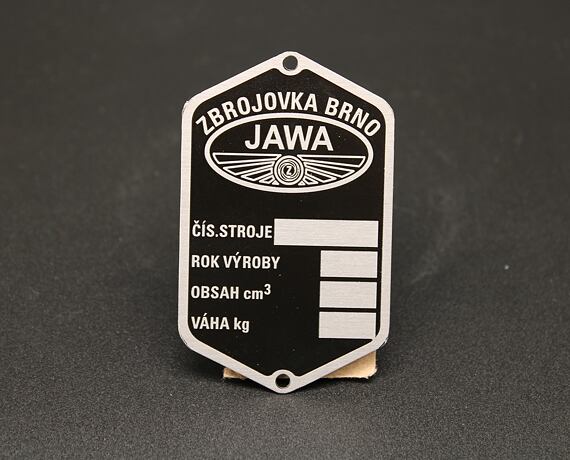 Výrobní štítek Jawa pérák , zbrojovka , prázdný leptaný , 4 řádky